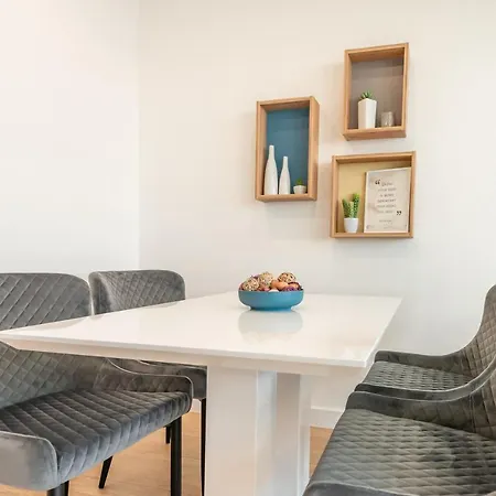 Apartment Amora Homes Imperial With Basilika And Castle View Need Reservation For Free Parking